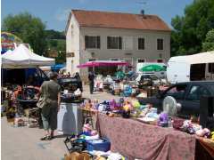 Foto 9ème vide-greniers, brocante, produits régionaux.